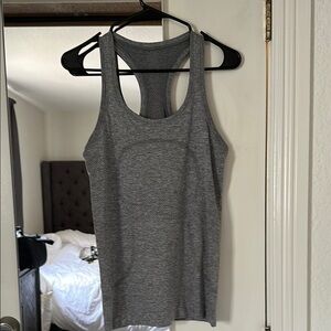 Lululemon Swiftly Tech Racerback Tank Top
Waist Length Heather Grey Size 6